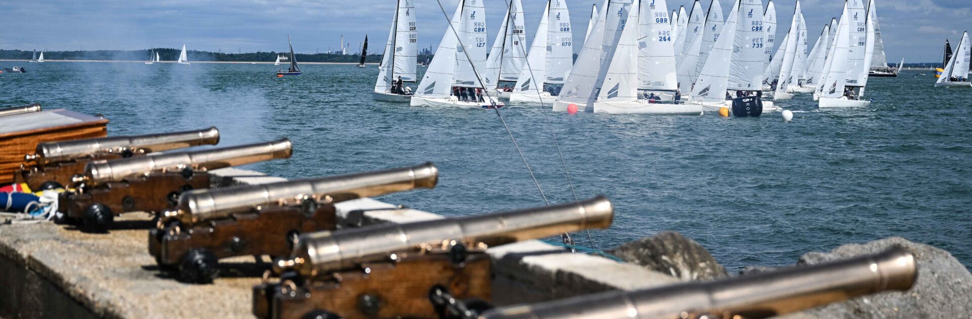 Up to 40 races take place per day across diverse boat classes, ranging from classic dayboats and Olympic-class yachts to high-tech professional ocean racers.