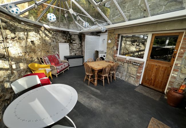 Cottage in Shanklin - 2 Apse Castle Cottages, Shanklin, Isle of Wight. Cottage in Shanklin - 2 Apse Castle Cottages, Shanklin, Isle of Wight.
