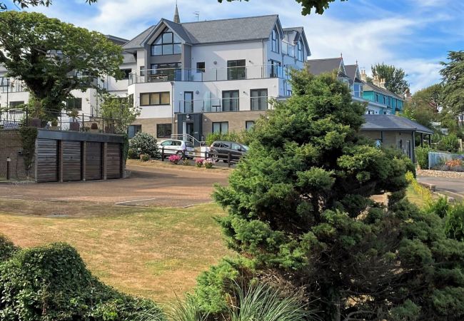 Apartment in Shanklin - 4 The Bayhouse, The Isle of Wight.  Apartment in Shanklin - 4 The Bayhouse, The Isle of Wight.