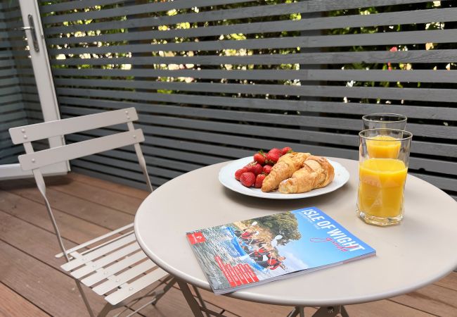 Apartment in Shanklin - 4 The Bayhouse, The Isle of Wight.  Apartment in Shanklin - 4 The Bayhouse, The Isle of Wight.