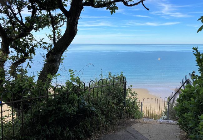 Apartment in Shanklin - 4 The Bayhouse, The Isle of Wight.  Apartment in Shanklin - 4 The Bayhouse, The Isle of Wight.