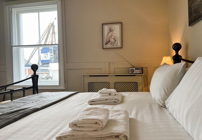 Cottage in Cowes - Bell Cottage, The Isle of Wight. Cottage in Cowes - Bell Cottage, The Isle of Wight.