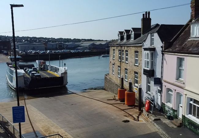 Cottage in Cowes - Bell Cottage, The Isle of Wight. Cottage in Cowes - Bell Cottage, The Isle of Wight.