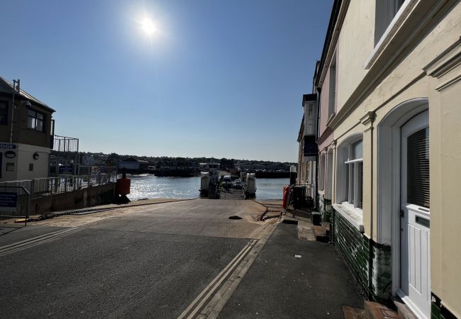 Cottage in Cowes - Bell Cottage, The Isle of Wight. Cottage in Cowes - Bell Cottage, The Isle of Wight.