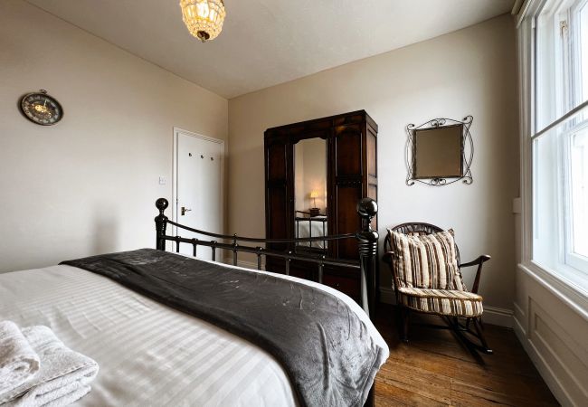 Cottage in Cowes - Bell Cottage, The Isle of Wight. Cottage in Cowes - Bell Cottage, The Isle of Wight.