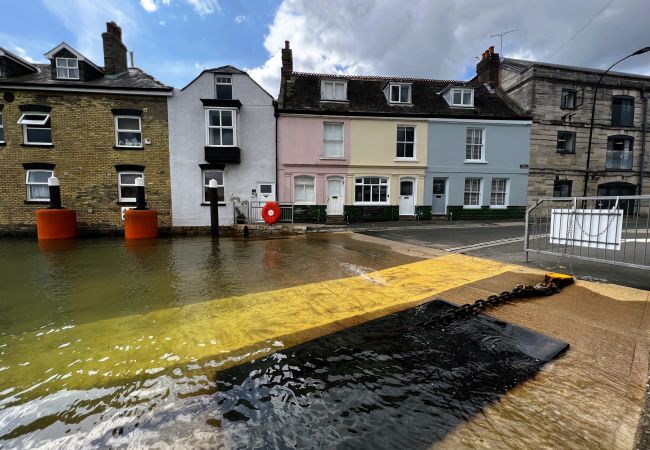 Cottage in Cowes - Bell Cottage, The Isle of Wight. Cottage in Cowes - Bell Cottage, The Isle of Wight.
