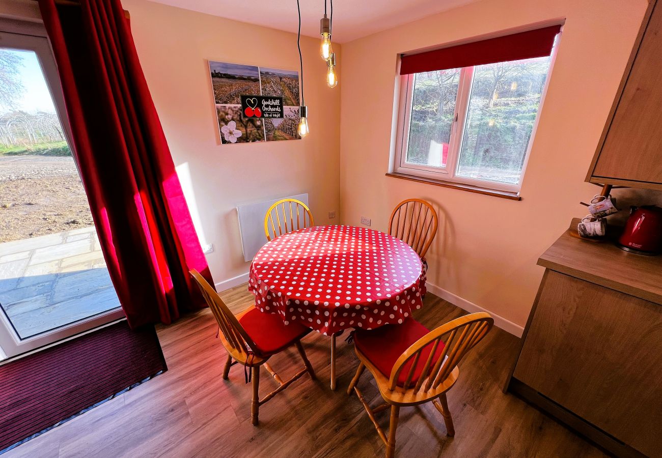 Bungalow in Godshill - Cherry Lodge, The Isle of Wight. 