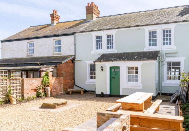 Cottage in Atherfield - Coastguard Cottage, The Isle of Wight.  Cottage in Atherfield - Coastguard Cottage, The Isle of Wight.