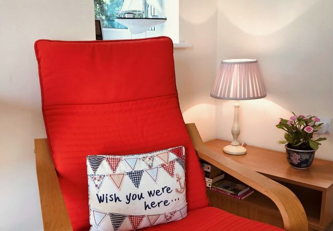 House in Wootton Bridge - Creekside Cottage, The Isle of Wight. House in Wootton Bridge - Creekside Cottage, The Isle of Wight.