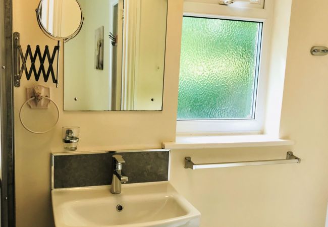 House in Wootton Bridge - Creekside Cottage, The Isle of Wight. House in Wootton Bridge - Creekside Cottage, The Isle of Wight.