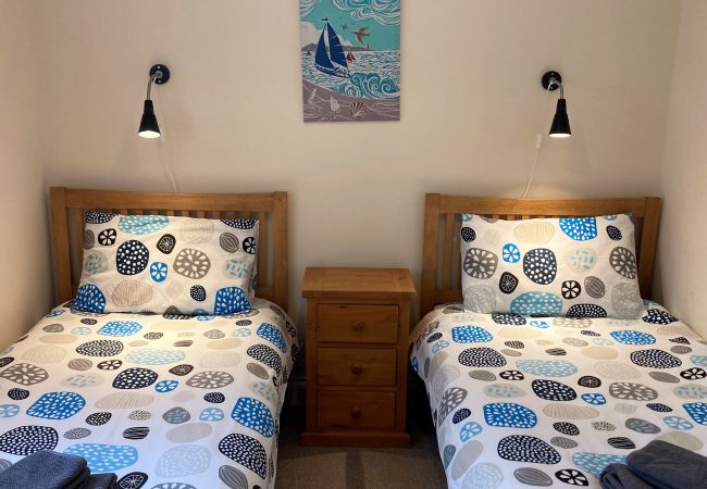 House in Wootton Bridge - Creekside Cottage, The Isle of Wight. House in Wootton Bridge - Creekside Cottage, The Isle of Wight.