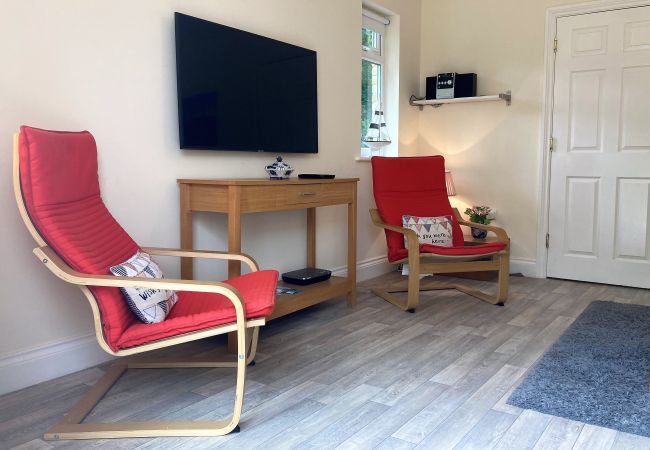 House in Wootton Bridge - Creekside Cottage, The Isle of Wight. House in Wootton Bridge - Creekside Cottage, The Isle of Wight.