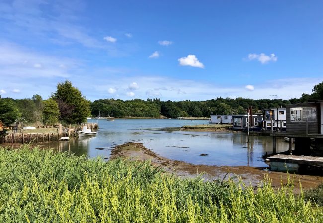House in Wootton Bridge - Creekside Cottage, The Isle of Wight. House in Wootton Bridge - Creekside Cottage, The Isle of Wight.