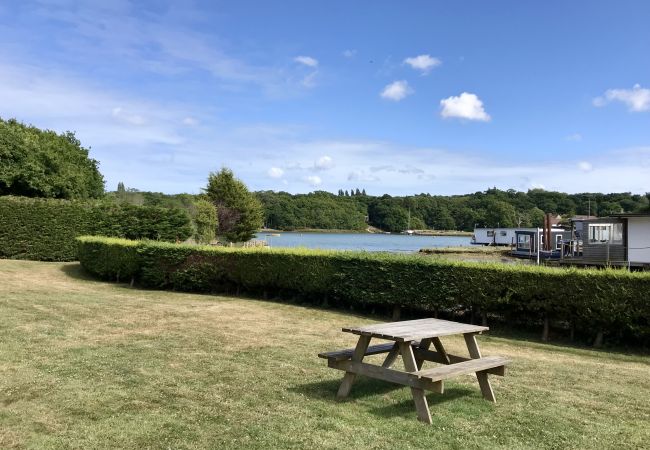 House in Wootton Bridge - Creekside Cottage, The Isle of Wight. House in Wootton Bridge - Creekside Cottage, The Isle of Wight.