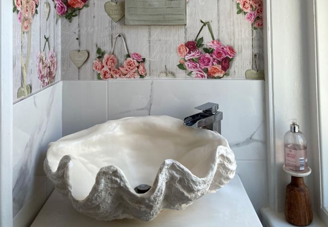 Apartment in Ventnor - Flat 2, 1 Alexandra Gardens, The Isle of Wight.  Apartment in Ventnor - Flat 2, 1 Alexandra Gardens, The Isle of Wight.