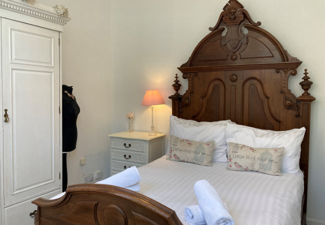 Apartment in Ventnor - Flat 2, 1 Alexandra Gardens, The Isle of Wight.  Apartment in Ventnor - Flat 2, 1 Alexandra Gardens, The Isle of Wight.