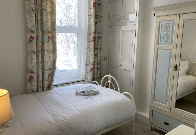 Apartment in Ventnor - Flat 2, 1 Alexandra Gardens, The Isle of Wight.  Apartment in Ventnor - Flat 2, 1 Alexandra Gardens, The Isle of Wight.