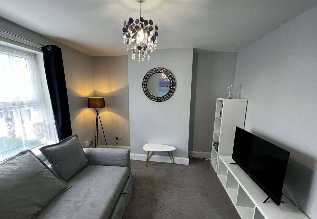 Cottage in East Cowes - Kema Cottage, The Isle of Wight. 