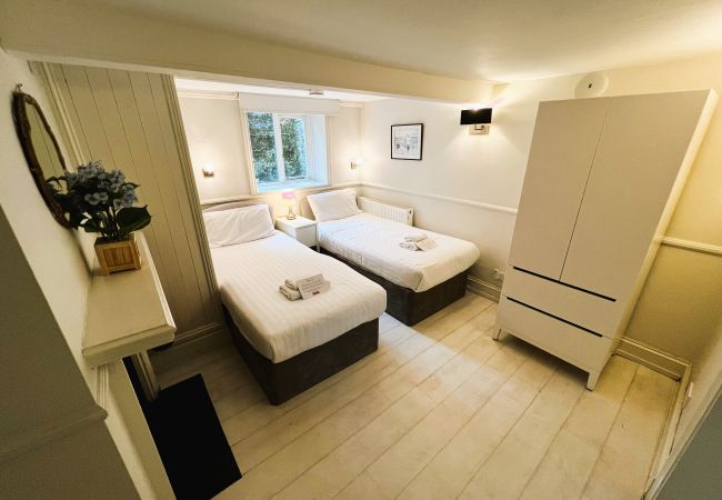 House in Ryde - Middle Lodge, The Isle of Wight. House in Ryde - Middle Lodge, The Isle of Wight.