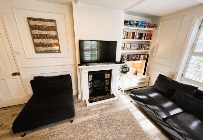 House in Ryde - Middle Lodge, The Isle of Wight. House in Ryde - Middle Lodge, The Isle of Wight.