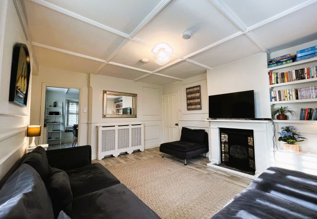 House in Ryde - Middle Lodge, The Isle of Wight. House in Ryde - Middle Lodge, The Isle of Wight.