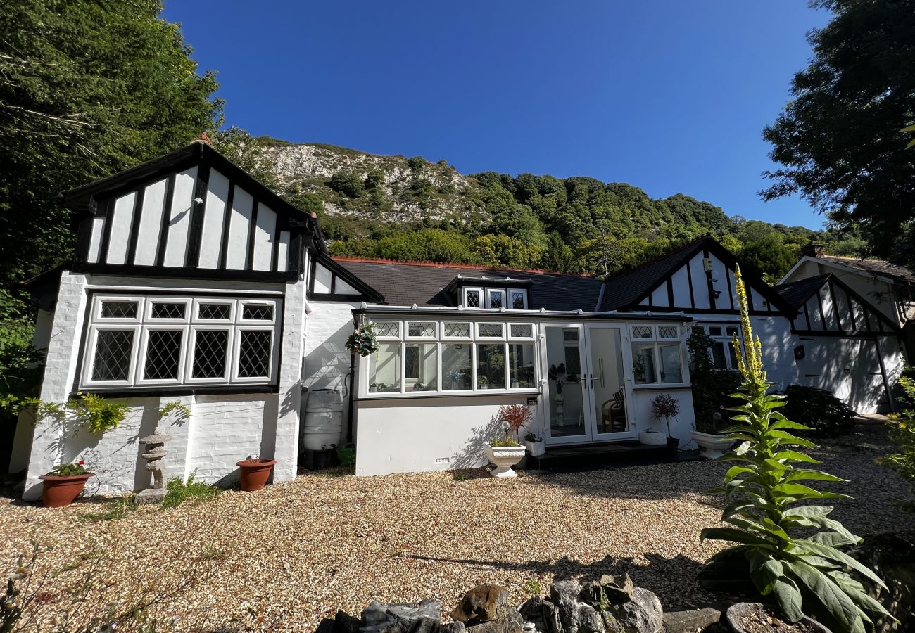 Bungalow in St Lawrence - Monte Bre, The Isle of Wight.