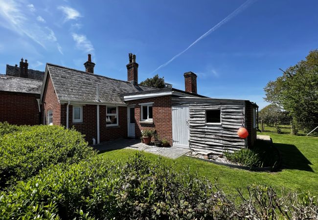 Bungalow in Shalfleet - The Cottage, Shalfleet House , The Isle of Wight.