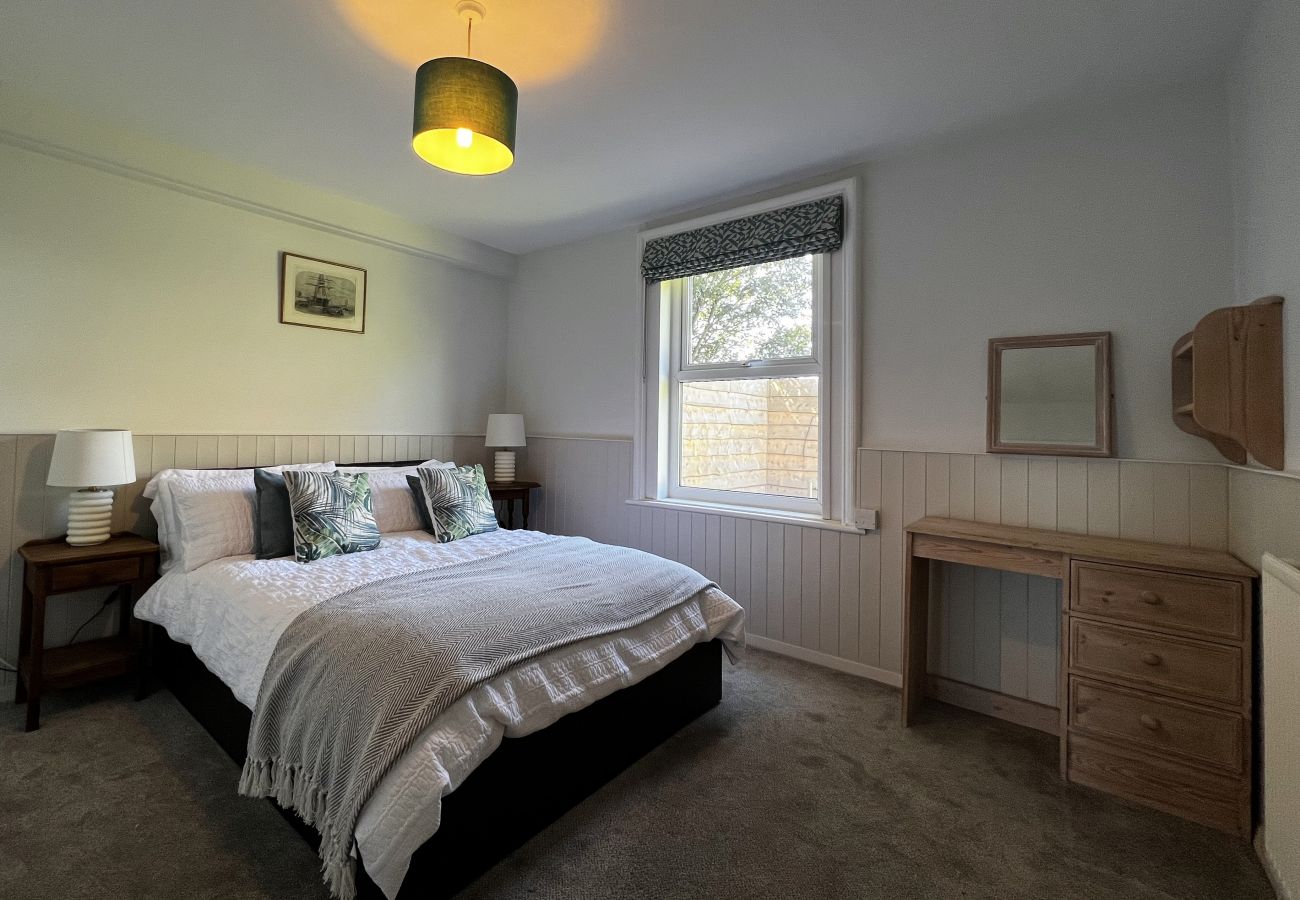 Bungalow in Shalfleet - The Cottage, Shalfleet House , The Isle of Wight.