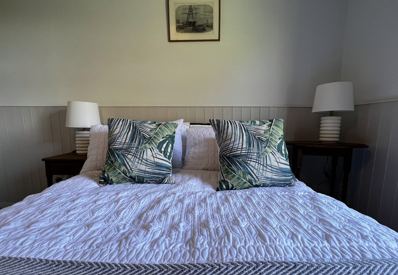 Bungalow in Shalfleet - The Cottage, Shalfleet House , The Isle of Wight.