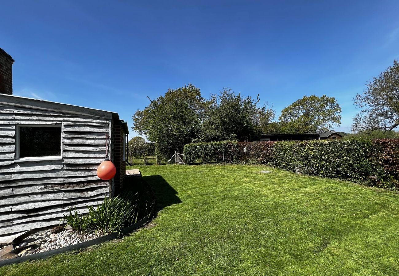 Bungalow in Shalfleet - The Cottage, Shalfleet House , The Isle of Wight.
