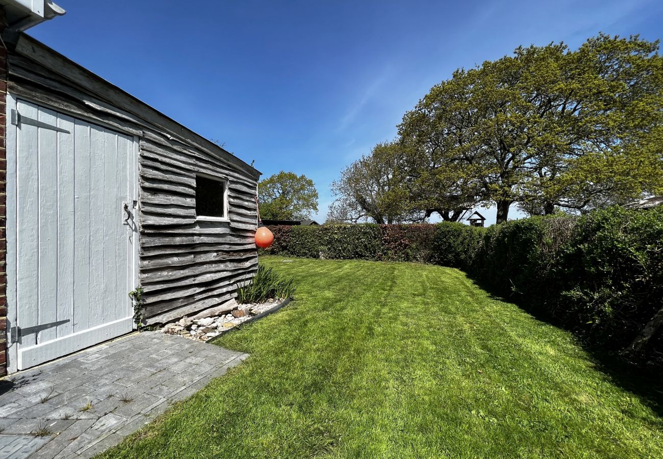 Bungalow in Shalfleet - The Cottage, Shalfleet House , The Isle of Wight.