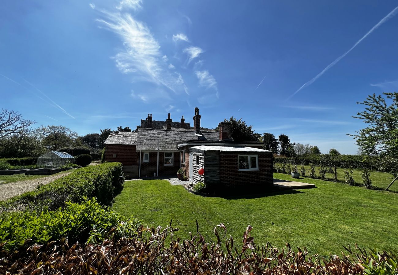 Bungalow in Shalfleet - The Cottage, Shalfleet House , The Isle of Wight.