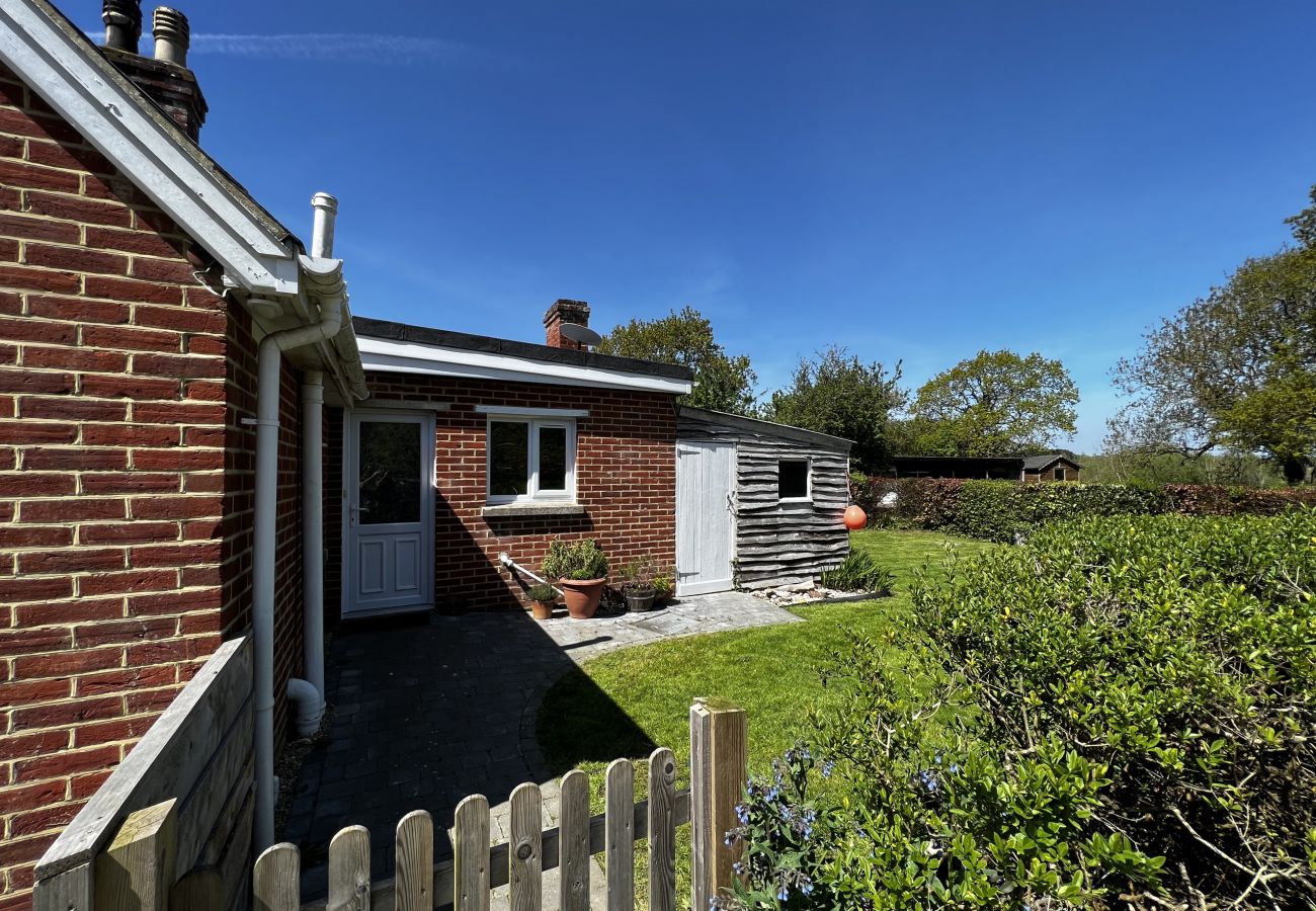 Bungalow in Shalfleet - The Cottage, Shalfleet House , The Isle of Wight.