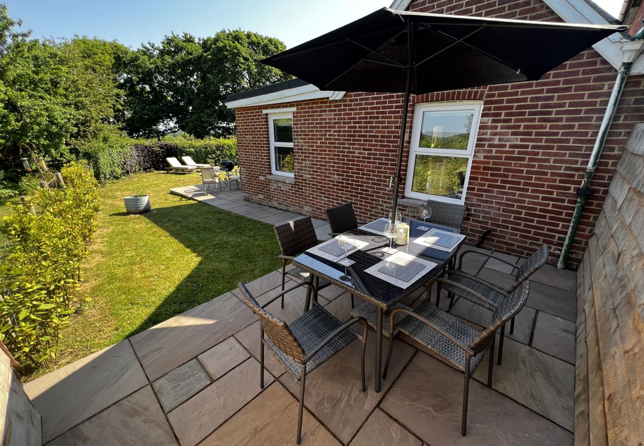 Bungalow in Shalfleet - The Cottage, Shalfleet House , The Isle of Wight.