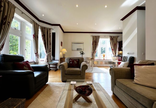 Apartment in Shanklin - 6 Shanklin Manor, The Isle of Wight. Apartment in Shanklin - 6 Shanklin Manor, The Isle of Wight.