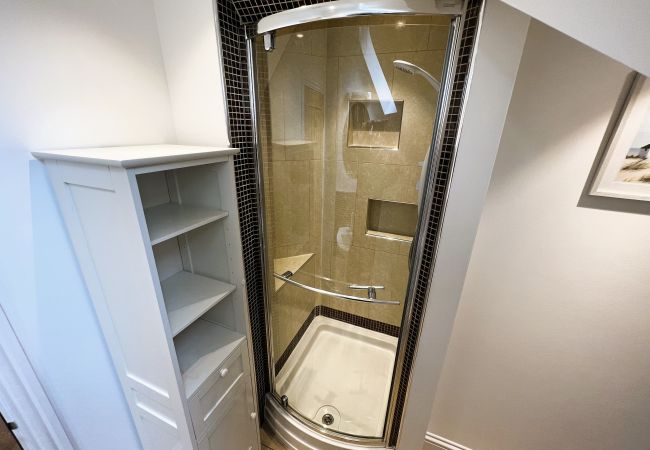 Apartment in Shanklin - 6 Shanklin Manor, The Isle of Wight. Apartment in Shanklin - 6 Shanklin Manor, The Isle of Wight.