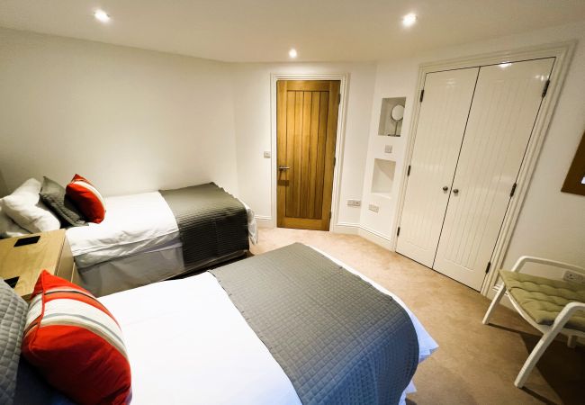 Apartment in Shanklin - 2 Shanklin Manor, The Isle of Wight. Apartment in Shanklin - 2 Shanklin Manor, The Isle of Wight.