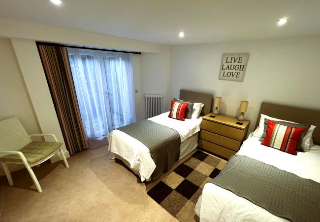 Apartment in Shanklin - 2 Shanklin Manor, The Isle of Wight. Apartment in Shanklin - 2 Shanklin Manor, The Isle of Wight.