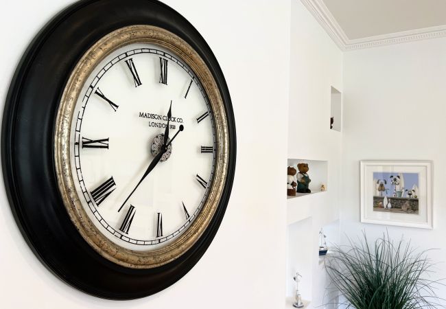 Apartment in Shanklin - 2 Shanklin Manor, The Isle of Wight. Apartment in Shanklin - 2 Shanklin Manor, The Isle of Wight.