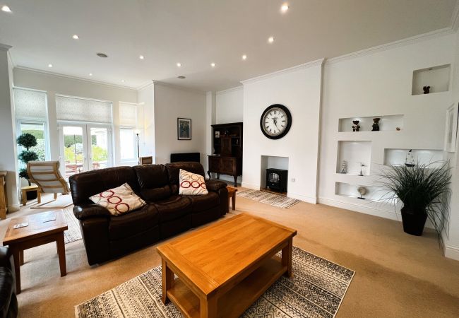 Apartment in Shanklin - 2 Shanklin Manor, The Isle of Wight. Apartment in Shanklin - 2 Shanklin Manor, The Isle of Wight.