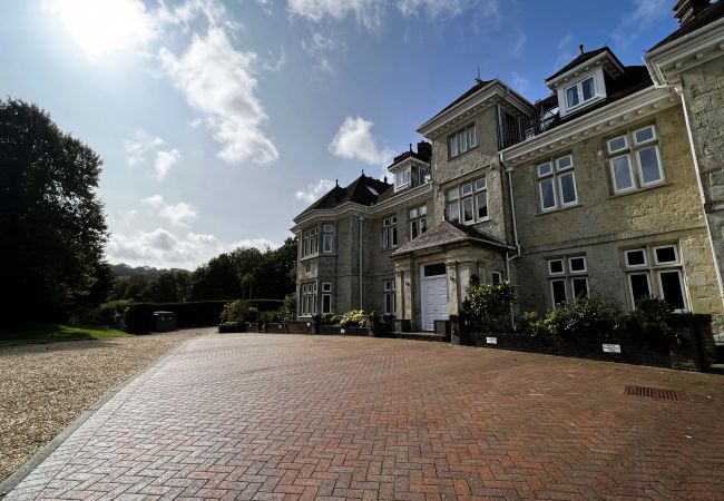 Apartment in Shanklin - 2 Shanklin Manor, The Isle of Wight. Apartment in Shanklin - 2 Shanklin Manor, The Isle of Wight.