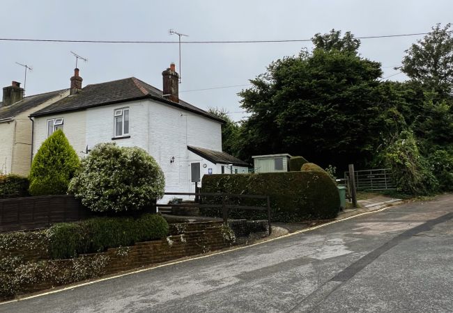 Cottage in Brading - Charnwood Cottage, The Isle of Wight.  Cottage in Brading - Charnwood Cottage, The Isle of Wight.