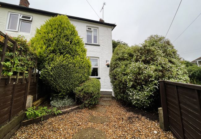 Cottage in Brading - Charnwood Cottage, The Isle of Wight.  Cottage in Brading - Charnwood Cottage, The Isle of Wight.