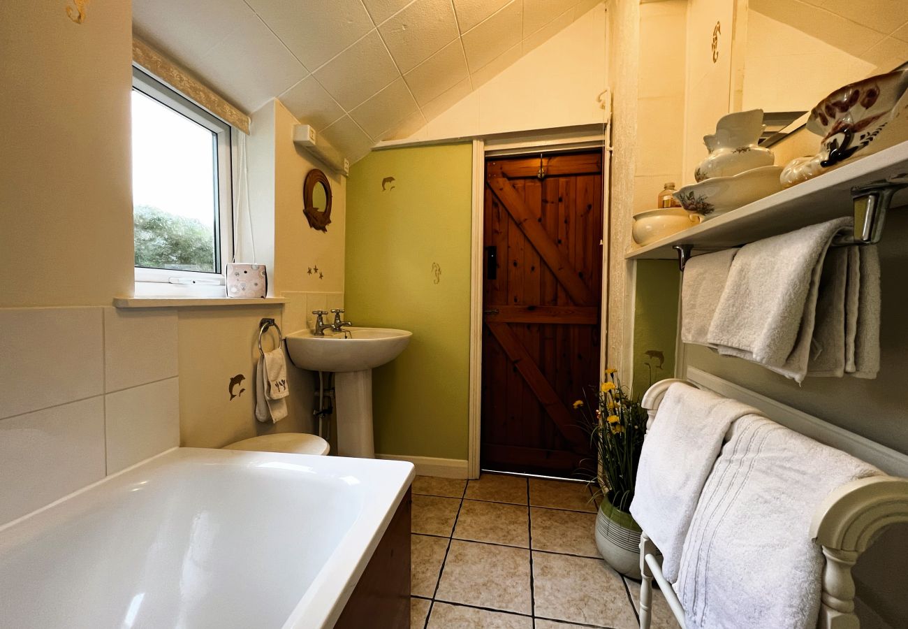 Cottage in Brading - Charnwood Cottage, The Isle of Wight. 