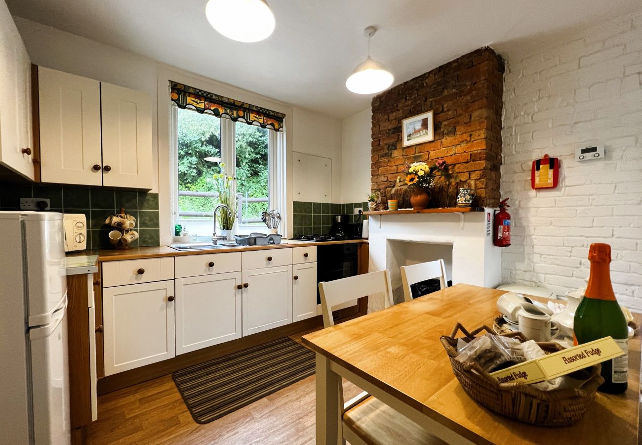 Cottage in Brading - Charnwood Cottage, The Isle of Wight. 