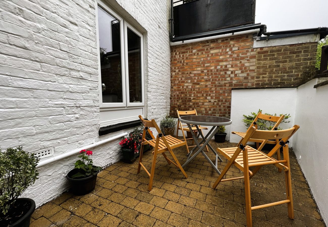 Cottage in Brading - Charnwood Cottage, The Isle of Wight. 