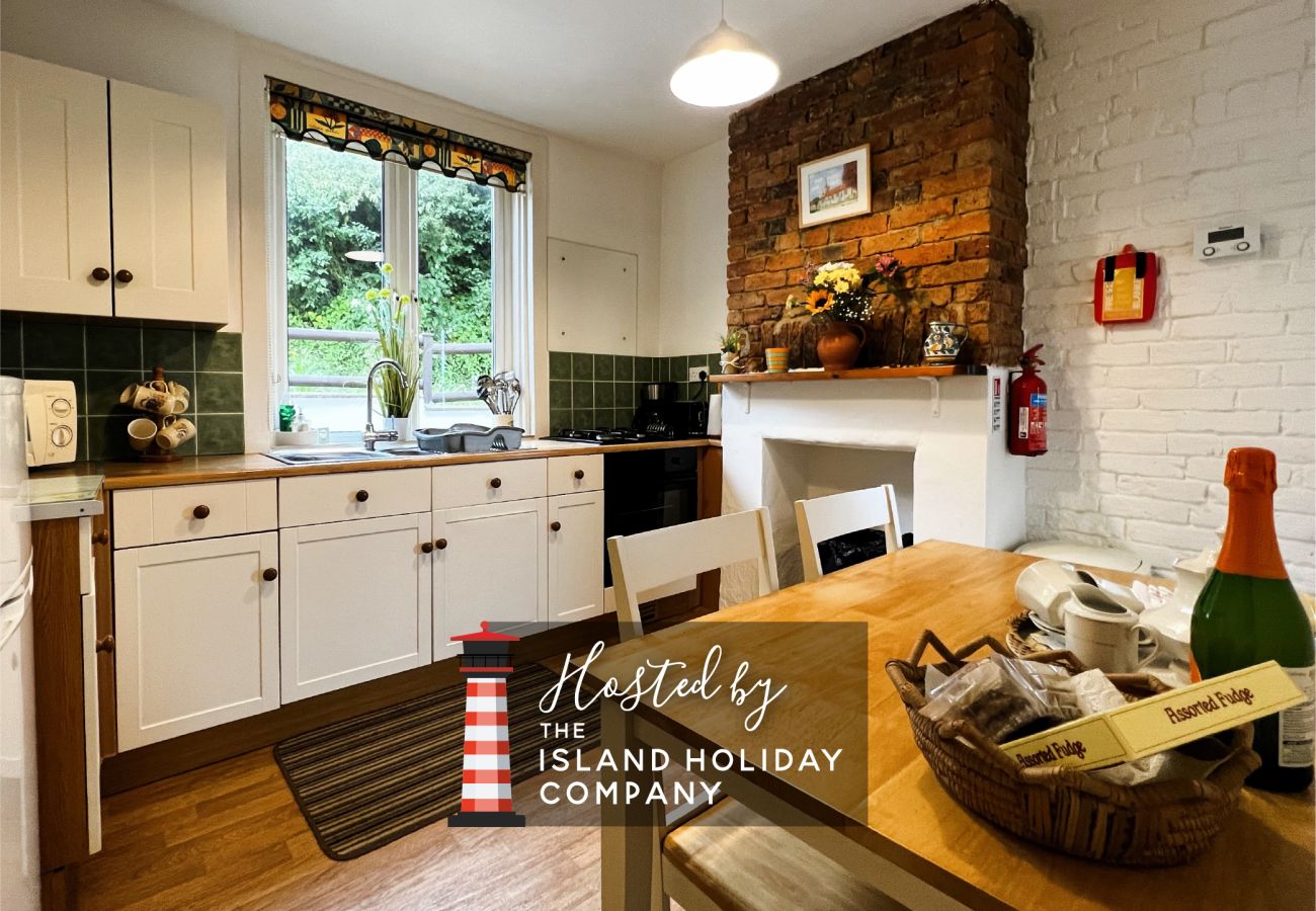 Cottage in Brading - Charnwood Cottage, The Isle of Wight. 
