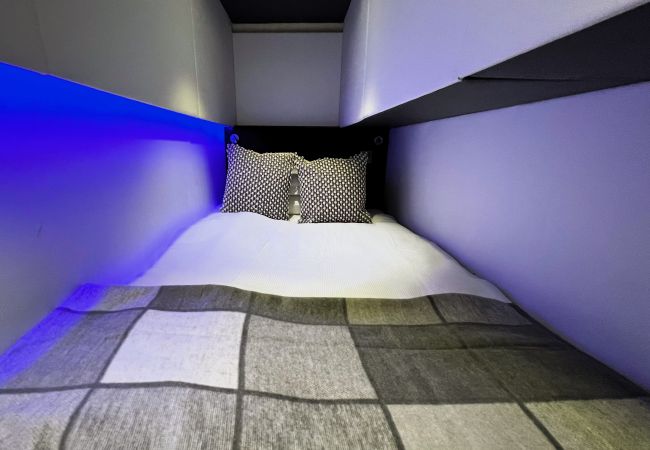 Boat in Binfield - Island Harbour Houseboat, The  Isle of Wight.  Boat in Binfield - Island Harbour Houseboat, The  Isle of Wight.