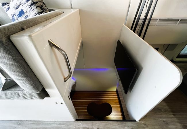 Boat in Binfield - Island Harbour Houseboat, The  Isle of Wight.  Boat in Binfield - Island Harbour Houseboat, The  Isle of Wight.