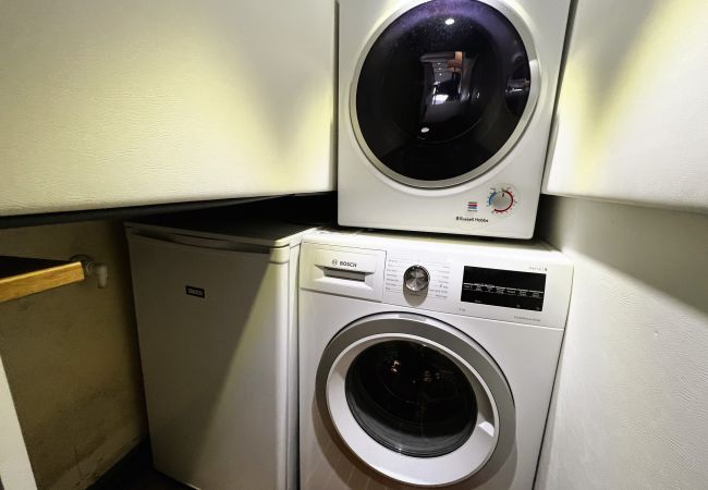 Boat in Binfield - Island Harbour Houseboat, The  Isle of Wight.  Boat in Binfield - Island Harbour Houseboat, The  Isle of Wight.